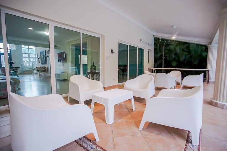 Impresionante villa con piscina Metro Country Club