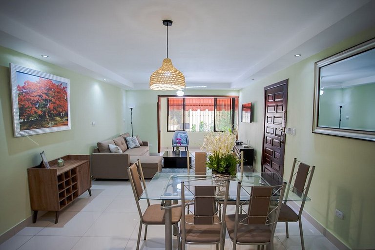 Amplio apartamento en zona exclusiva con parqueo