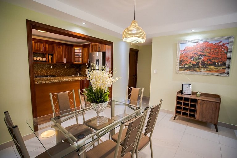 Amplio apartamento en zona exclusiva con parqueo