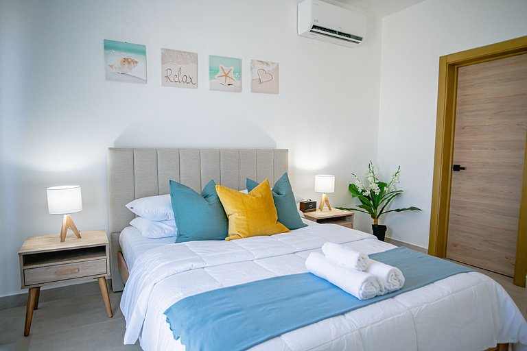 Apartamento frente a la piscina dos habitaciones