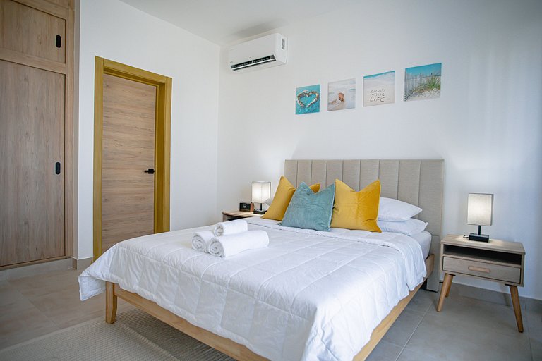 Apartamento frente a la piscina dos habitaciones