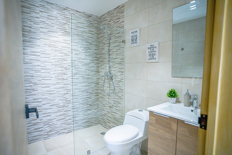 Apartamento frente a la piscina dos habitaciones