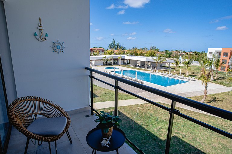 Apartamento frente a la piscina dos habitaciones