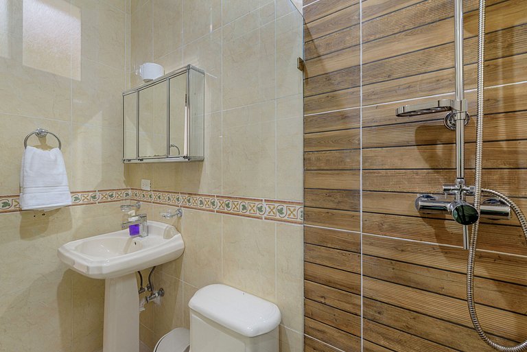Villa con piscina y vista al campo de golf