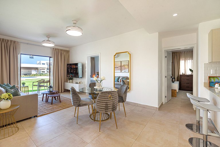 Primer nivel vista a la piscina dos habitaciones
