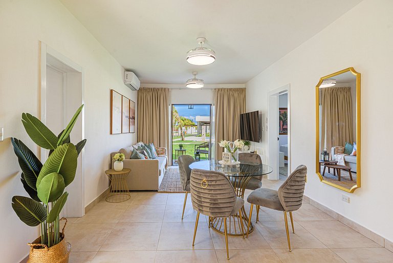 Primer nivel vista a la piscina dos habitaciones