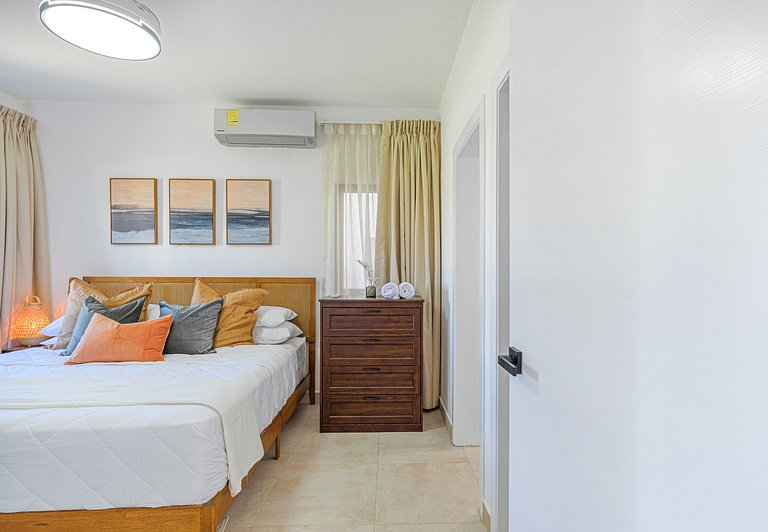 Primer nivel vista a la piscina dos habitaciones