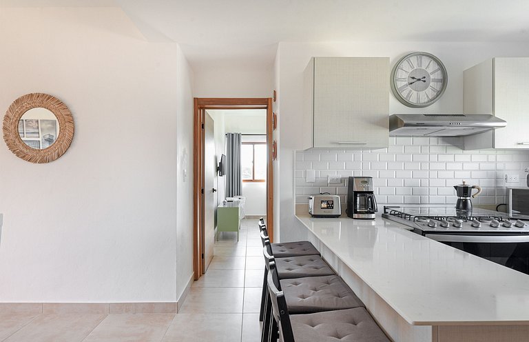 2 habitaciones, Piscina, gym, playa a 7 minutos