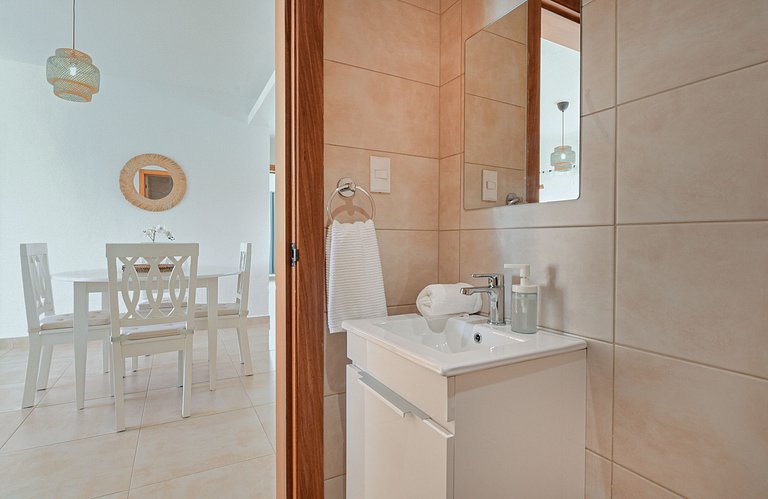 2 habitaciones, Piscina, gym, playa a 7 minutos