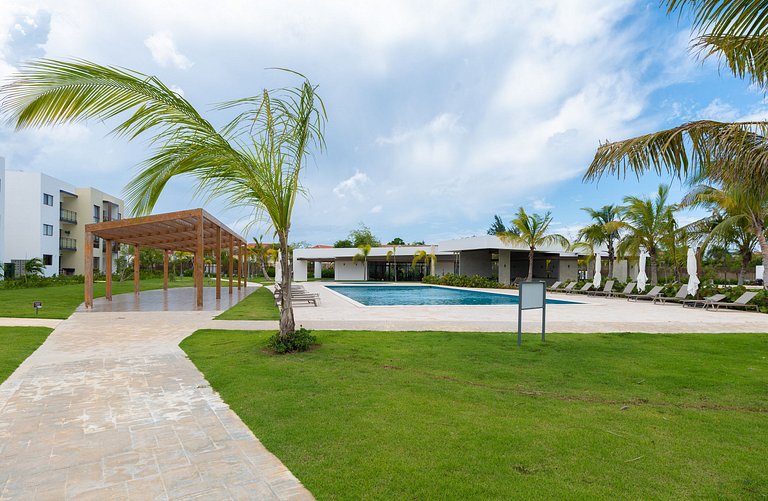 Apartamento frente a la piscina dos habitaciones