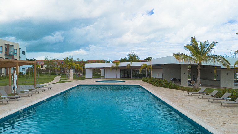 Apartamento frente a la piscina dos habitaciones