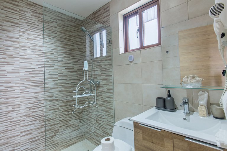 Moderno apartamento con piscina y playa cerca