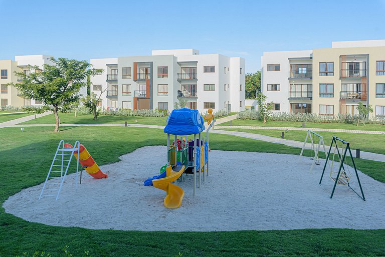 Primer nivel frente a la piscina y gimasio