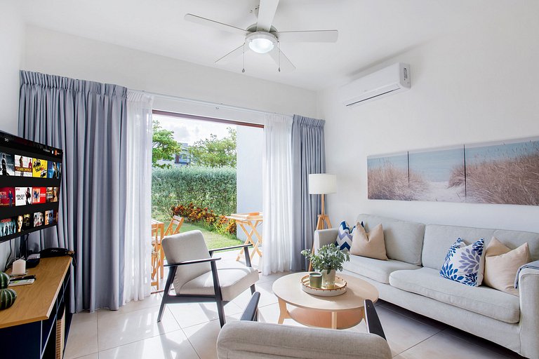 Apartamento primer nivel patio privado y piscina