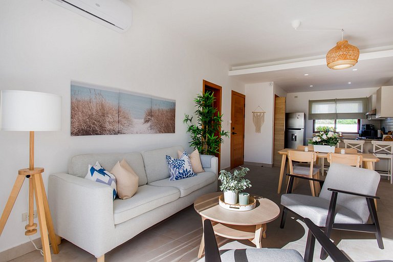 Apartamento primer nivel patio privado y piscina