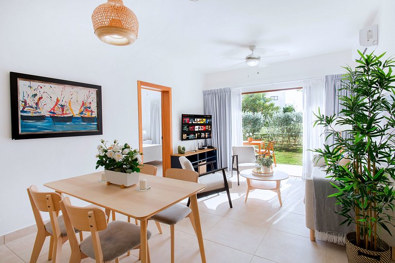 Apartamento primer nivel patio privado y piscina