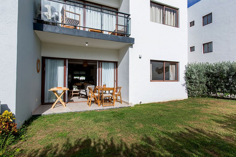 Apartamento primer nivel patio privado y piscina