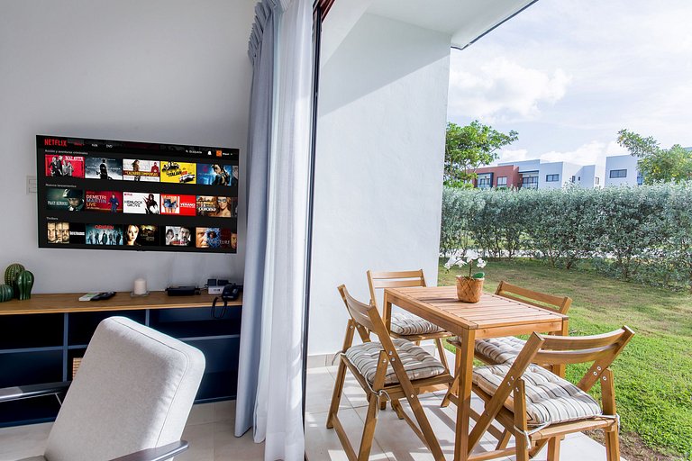Apartamento primer nivel patio privado y piscina