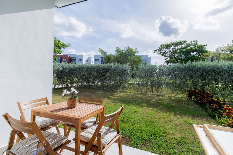 Apartamento primer nivel patio privado y piscina