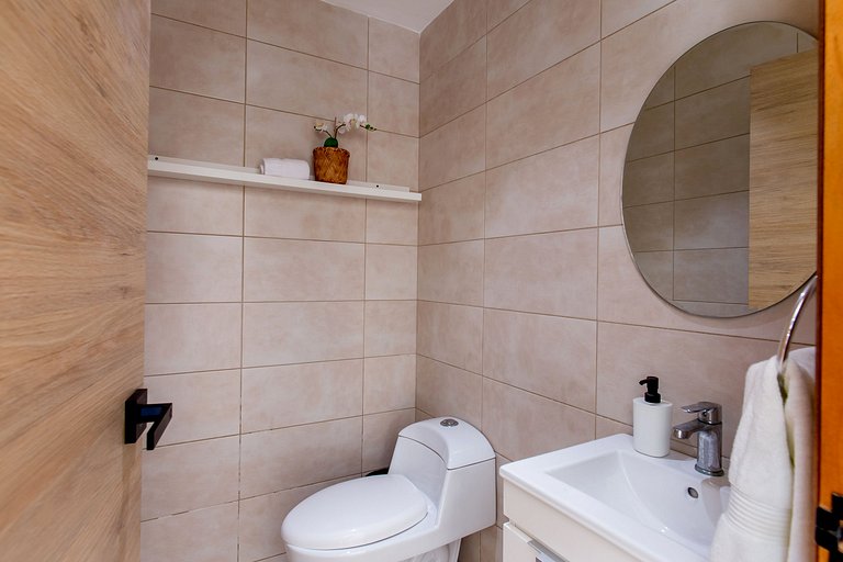 Apartamento primer nivel patio privado y piscina