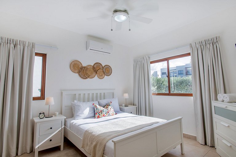 Apartamento primer nivel patio privado y piscina