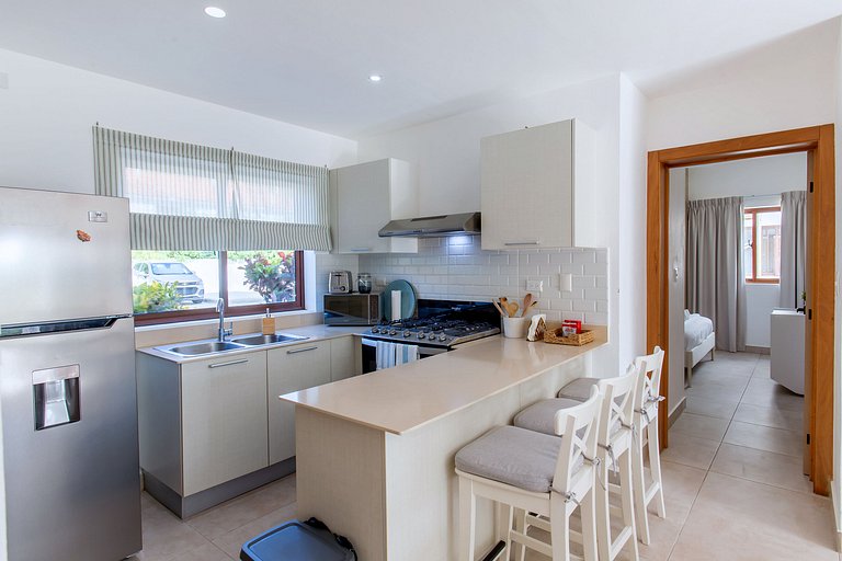 Apartamento primer nivel patio privado y piscina