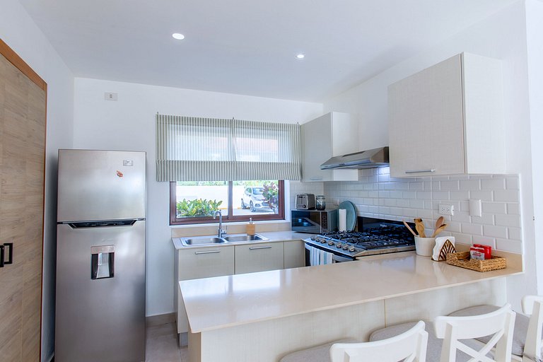 Apartamento primer nivel patio privado y piscina