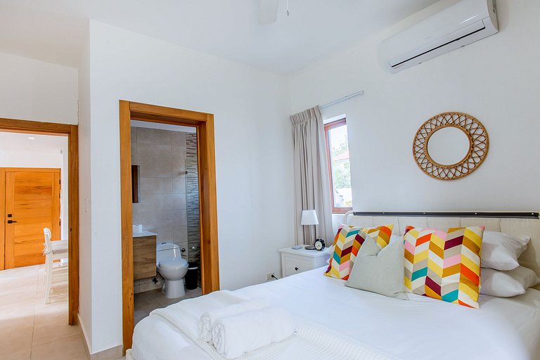 Apartamento primer nivel patio privado y piscina