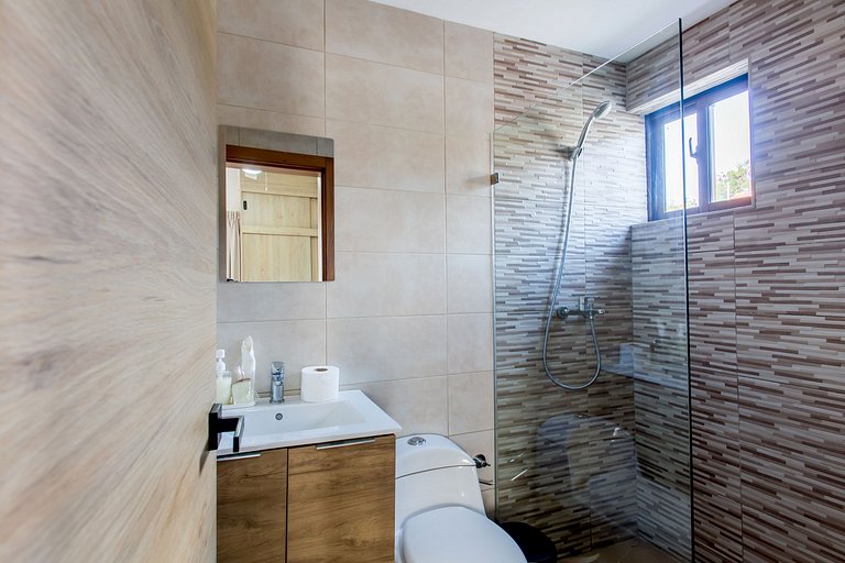 Apartamento primer nivel patio privado y piscina