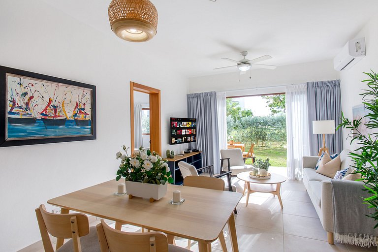 Apartamento primer nivel patio privado y piscina