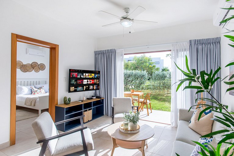 Apartamento primer nivel patio privado y piscina