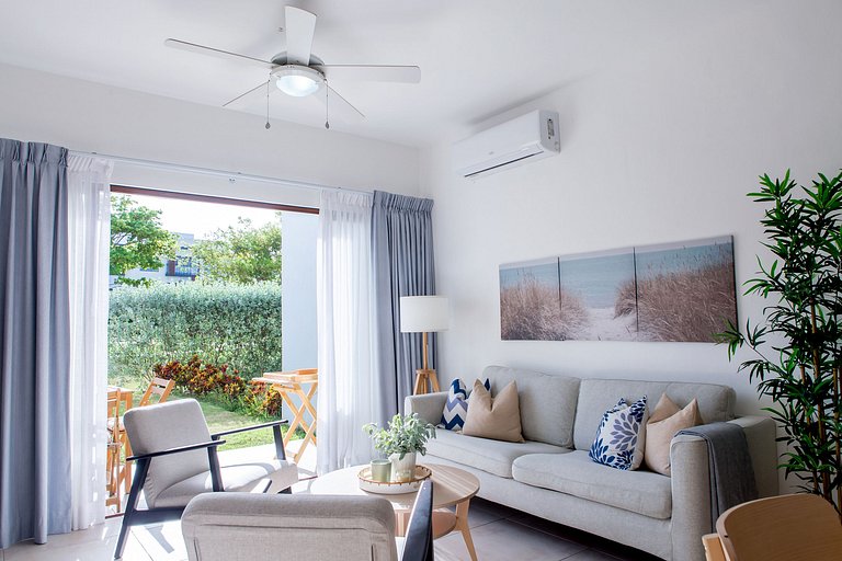 Apartamento primer nivel patio privado y piscina