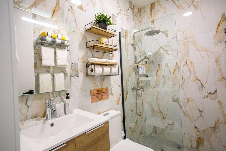 2 habitaciones, lujo, vista a la piscina, gimnasio