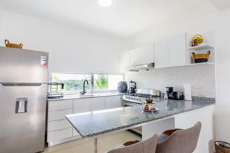 2 Habitaciones, Piscina, 7 Minutos del Aeropuerto