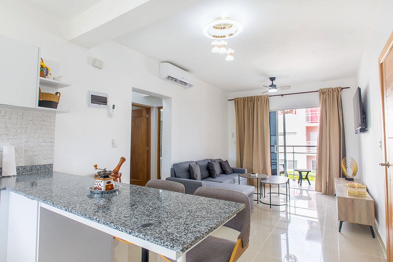 2 Habitaciones, Piscina, 7 Minutos del Aeropuerto