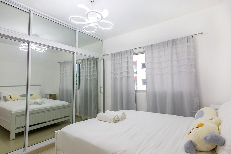 2 Habitaciones, Piscina, 7 Minutos del Aeropuerto