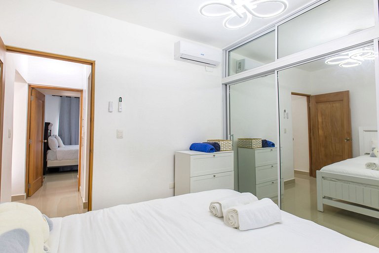 2 Habitaciones, Piscina, 7 Minutos del Aeropuerto