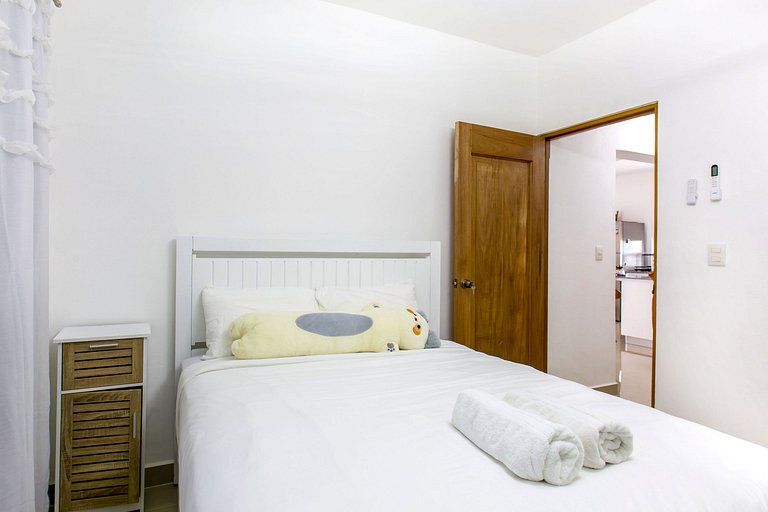 2 Habitaciones, Piscina, 7 Minutos del Aeropuerto