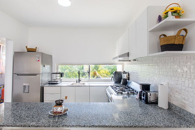 2 Habitaciones, Piscina, 7 Minutos del Aeropuerto