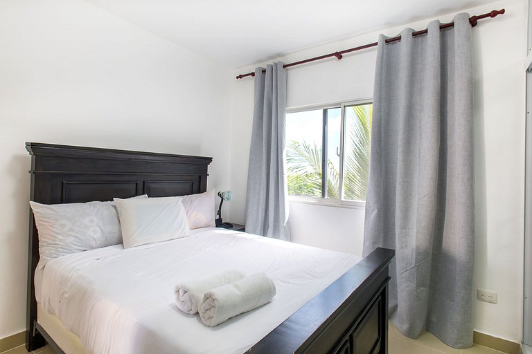 2 Habitaciones, Piscina, 7 Minutos del Aeropuerto