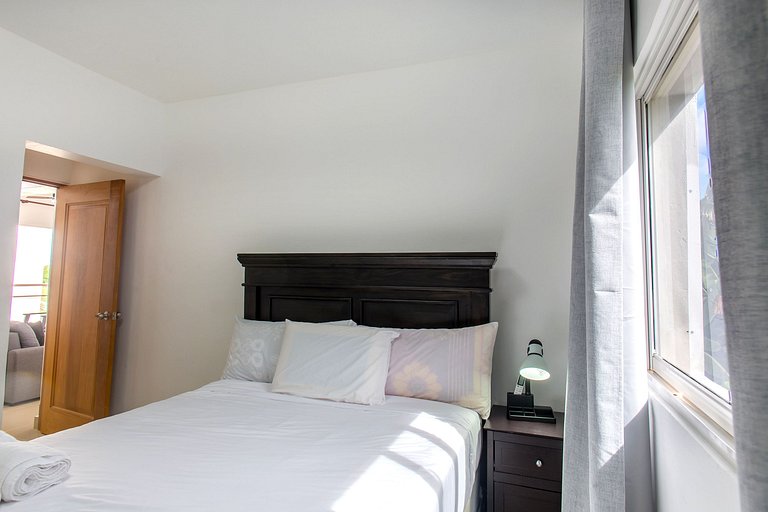 2 Habitaciones, Piscina, 7 Minutos del Aeropuerto