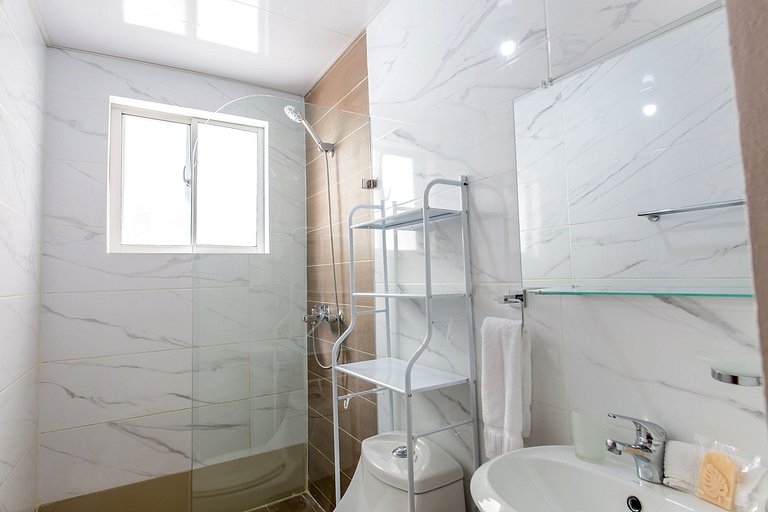 2 Habitaciones, Piscina, 7 Minutos del Aeropuerto