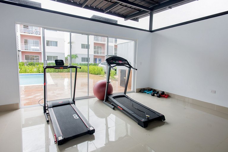 2 Habitaciones, Piscina, 7 Minutos del Aeropuerto