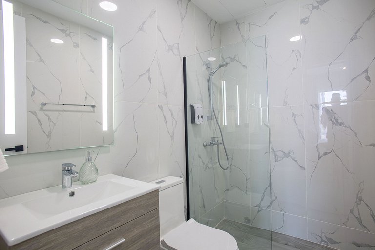 1BR Vistacana Primer piso Piscina, golf y gimnasio