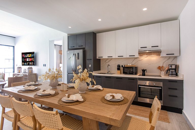 Lujoso de 2 habitaciones frente a la piscina