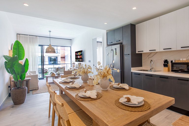 Lujoso de 2 habitaciones frente a la piscina