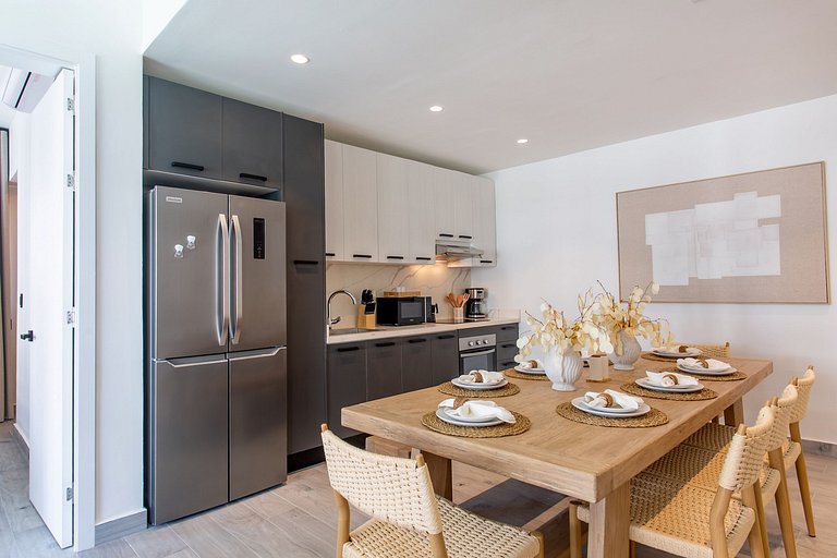 Lujoso de 2 habitaciones frente a la piscina