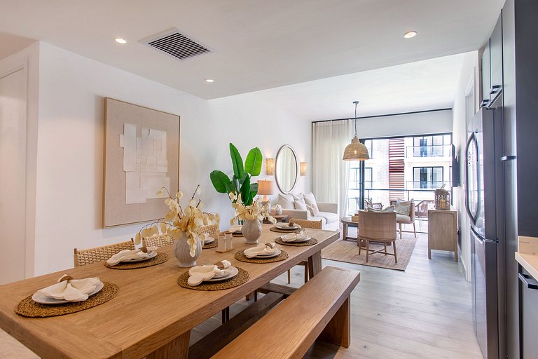 Lujoso de 2 habitaciones frente a la piscina