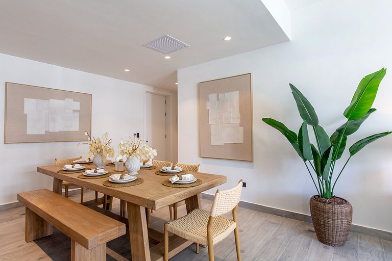 Lujoso de 2 habitaciones frente a la piscina