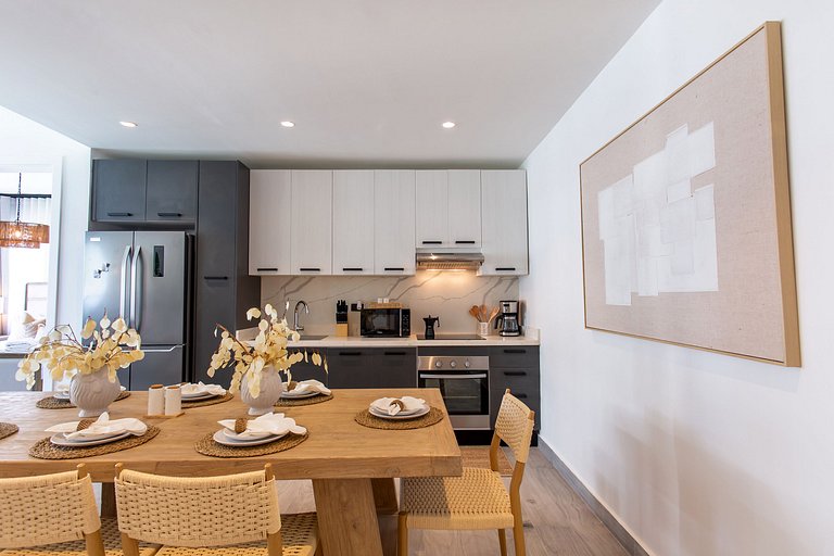 Lujoso de 2 habitaciones frente a la piscina